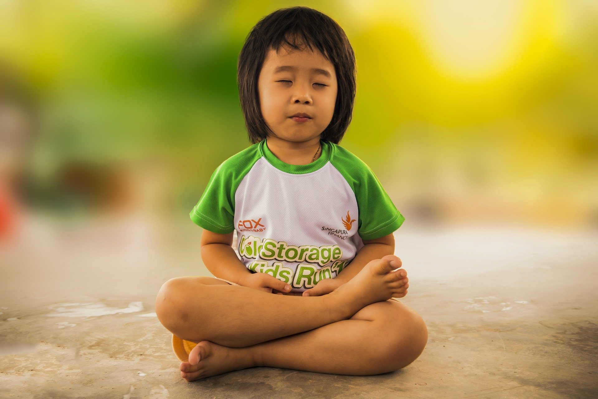 lugnt barn med yoga